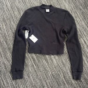 Black Aritzia long sleeve. Brand new.